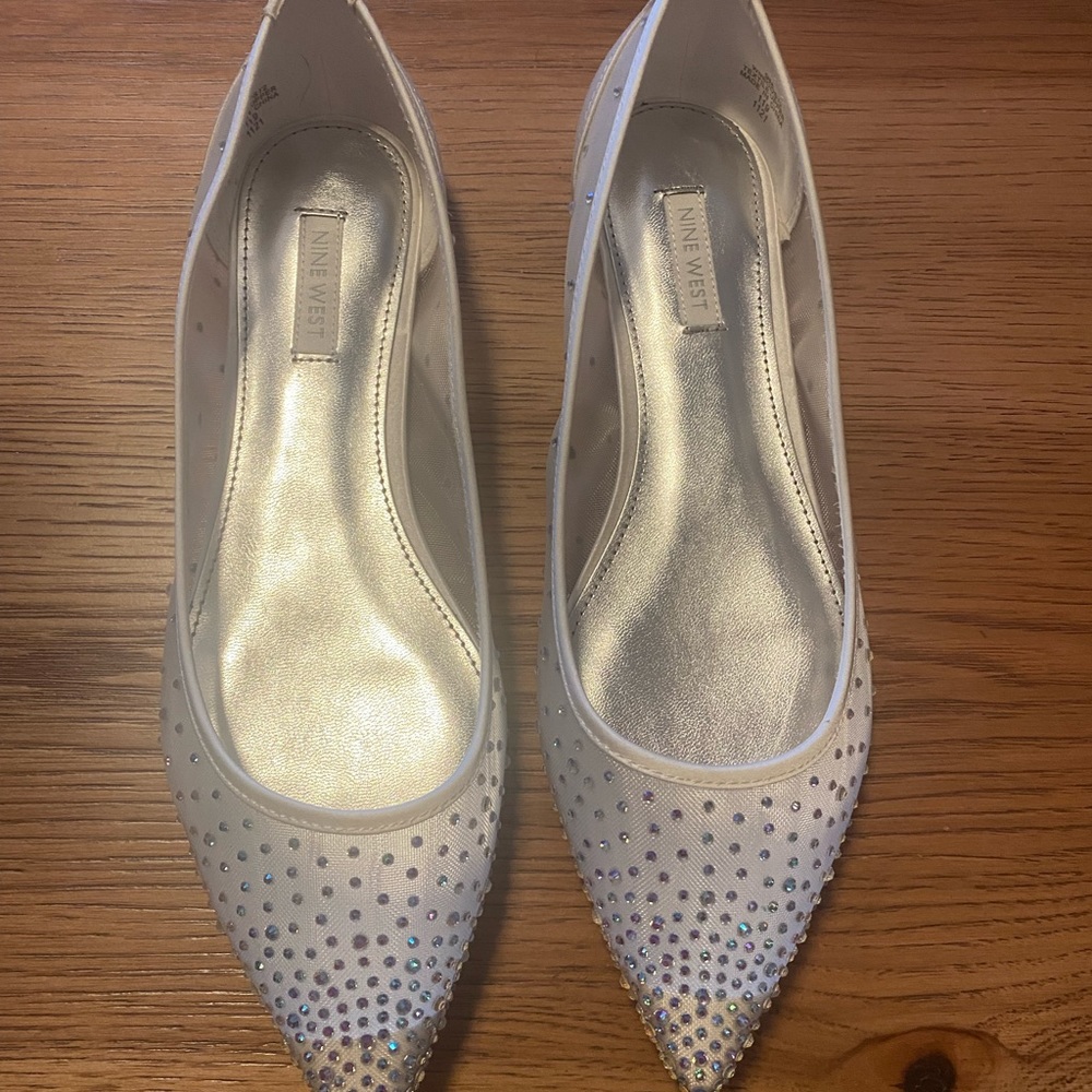 White sequined Nine West shoes size 9